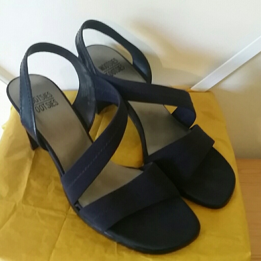 New without box Mootsies Tootsies Navy Blue Slingb